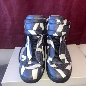 Selling a pair of  Maison Martin margielas